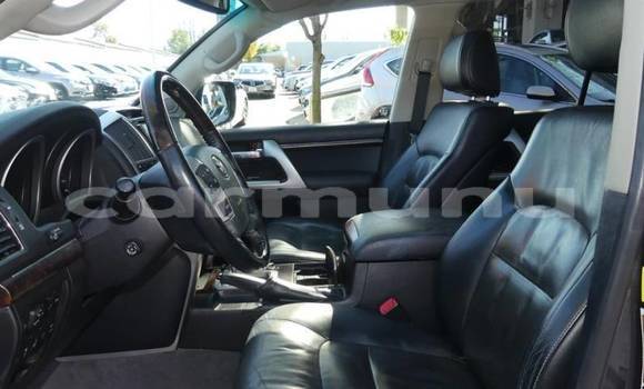 Buy Import Toyota Land Cruiser Silver Car in Black Point in Kouilou region Buy Import Toyota Land Cruiser Silver Car in Black Point in Kouilou region