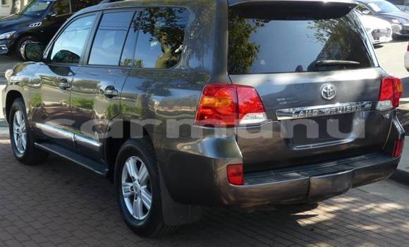 Buy Import Toyota Land Cruiser Silver Car in Black Point in Kouilou region Buy Import Toyota Land Cruiser Silver Car in Black Point in Kouilou region