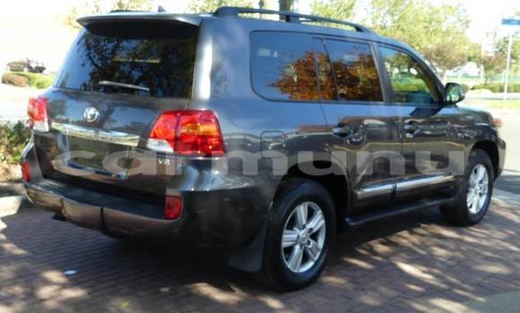 Buy Import Toyota Land Cruiser Silver Car in Black Point in Kouilou region Buy Import Toyota Land Cruiser Silver Car in Black Point in Kouilou region