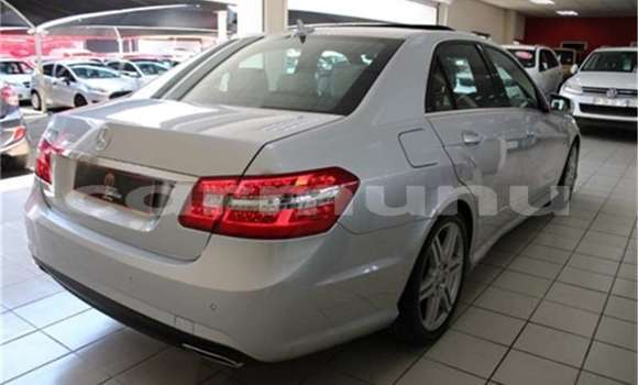 Acheter Occasion Voiture Mercedes-Benz E–Class Gris à Brazzaville, Commune de Brazzaville Acheter Occasion Voiture Mercedes-Benz E–Class Gris à Brazzaville, Commune de Brazzaville