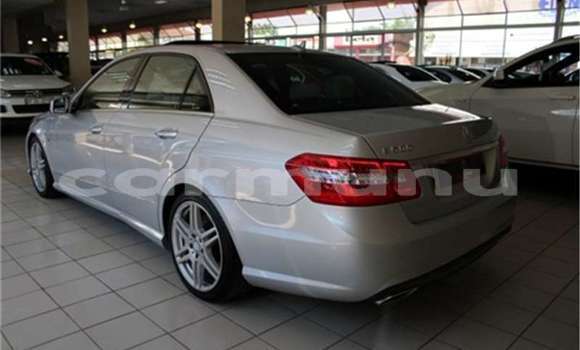 Acheter Occasion Voiture Mercedes-Benz E–Class Gris à Brazzaville, Commune de Brazzaville Acheter Occasion Voiture Mercedes-Benz E–Class Gris à Brazzaville, Commune de Brazzaville