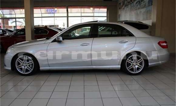 Acheter Occasion Voiture Mercedes-Benz E–Class Gris à Brazzaville, Commune de Brazzaville Acheter Occasion Voiture Mercedes-Benz E–Class Gris à Brazzaville, Commune de Brazzaville