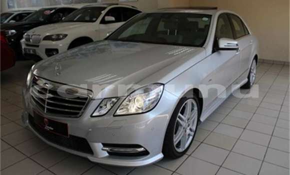 Acheter Occasion Voiture Mercedes-Benz E–Class Gris à Brazzaville, Commune de Brazzaville Acheter Occasion Voiture Mercedes-Benz E–Class Gris à Brazzaville, Commune de Brazzaville