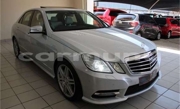 Acheter Occasion Voiture Mercedes-Benz E–Class Gris à Brazzaville, Commune de Brazzaville Acheter Occasion Voiture Mercedes-Benz E–Class Gris à Brazzaville, Commune de Brazzaville