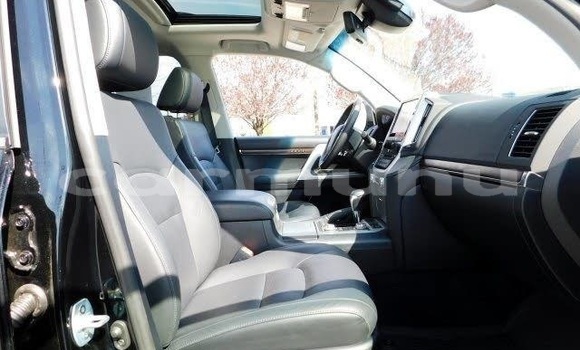 Buy Import Toyota Land Cruiser Black Car in Black Point in Kouilou region Buy Import Toyota Land Cruiser Black Car in Black Point in Kouilou region