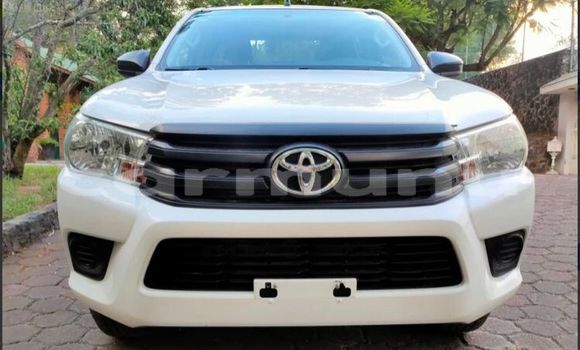 Acheter Occasion Voiture Toyota Hilux Blanc à Kinkala, Pool Acheter Occasion Voiture Toyota Hilux Blanc à Kinkala, Pool
