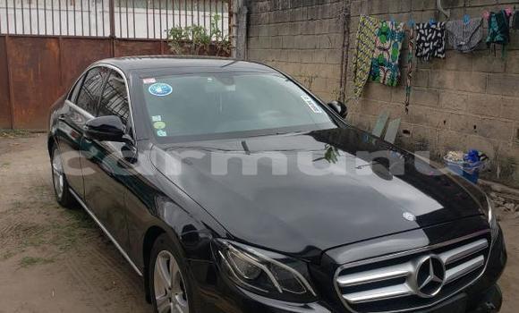 Acheter Occasion Voiture Mercedes-Benz E200 Noir à Brazzaville, Commune de Brazzaville Acheter Occasion Voiture Mercedes-Benz E200 Noir à Brazzaville, Commune de Brazzaville