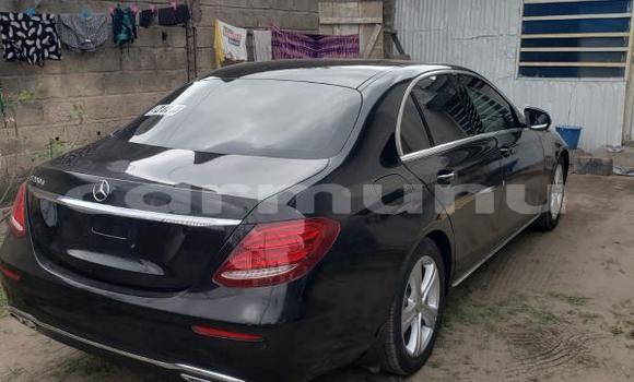 Acheter Occasion Voiture Mercedes-Benz E200 Noir à Brazzaville, Commune de Brazzaville Acheter Occasion Voiture Mercedes-Benz E200 Noir à Brazzaville, Commune de Brazzaville