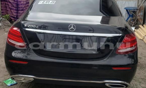 Acheter Occasion Voiture Mercedes-Benz E200 Noir à Brazzaville, Commune de Brazzaville Acheter Occasion Voiture Mercedes-Benz E200 Noir à Brazzaville, Commune de Brazzaville