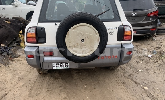 Acheter Occasion Voiture Toyota RAV4 Blanc à Pointe–Noire, Région du Kouilou Acheter Occasion Voiture Toyota RAV4 Blanc à Pointe–Noire, Région du Kouilou