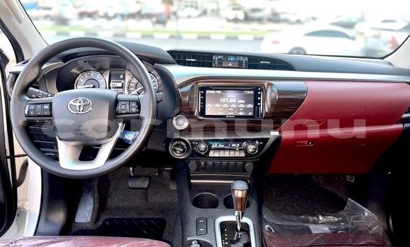 Acheter Neuf Voiture Toyota Hilux Blanc à Pointe–Noire, Région du Kouilou Acheter Neuf Voiture Toyota Hilux Blanc à Pointe–Noire, Région du Kouilou