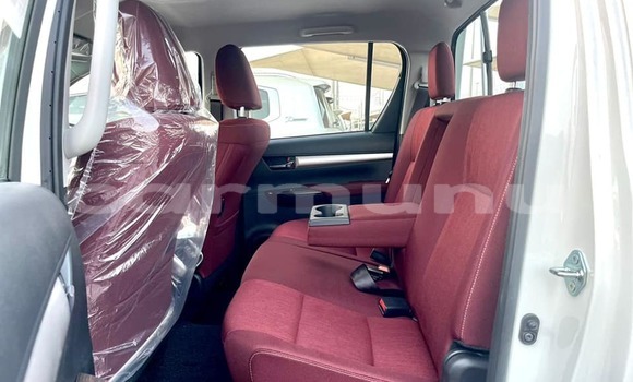 Acheter Neuf Voiture Toyota Hilux Blanc à Pointe–Noire, Région du Kouilou Acheter Neuf Voiture Toyota Hilux Blanc à Pointe–Noire, Région du Kouilou