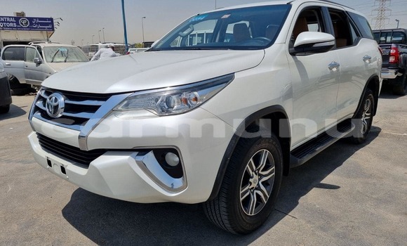 Acheter Occasion Voiture Toyota Fortuner Blanc à Pointe–Noire, Région du Kouilou Acheter Occasion Voiture Toyota Fortuner Blanc à Pointe–Noire, Région du Kouilou