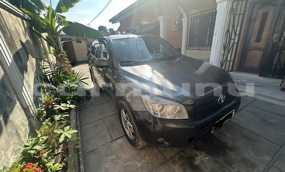 Acheter Occasion Voiture Toyota RAV4 Marron à Brazzaville, Commune de Brazzaville Acheter Occasion Voiture Toyota RAV4 Marron à Brazzaville, Commune de Brazzaville