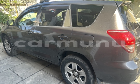 Acheter Occasion Voiture Toyota RAV4 Marron à Brazzaville, Commune de Brazzaville Acheter Occasion Voiture Toyota RAV4 Marron à Brazzaville, Commune de Brazzaville