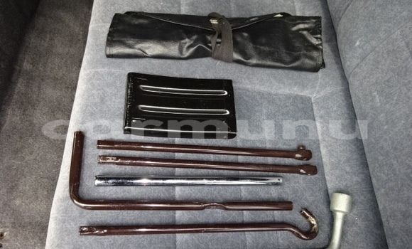 Buy Used Toyota Hiace Other Car in Import - Dubai in Region of Bouenza Buy Used Toyota Hiace Other Car in Import - Dubai in Region of Bouenza