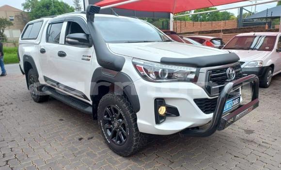 Acheter Occasion Voiture Toyota Hilux Blanc à Import - Dubai, Région de la Bouenza Acheter Occasion Voiture Toyota Hilux Blanc à Import - Dubai, Région de la Bouenza