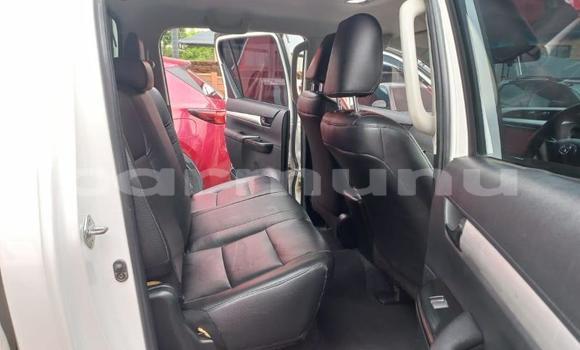 Acheter Occasion Voiture Toyota Hilux Blanc à Import - Dubai, Région de la Bouenza Acheter Occasion Voiture Toyota Hilux Blanc à Import - Dubai, Région de la Bouenza