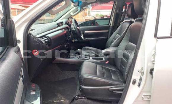 Acheter Occasion Voiture Toyota Hilux Blanc à Import - Dubai, Région de la Bouenza Acheter Occasion Voiture Toyota Hilux Blanc à Import - Dubai, Région de la Bouenza