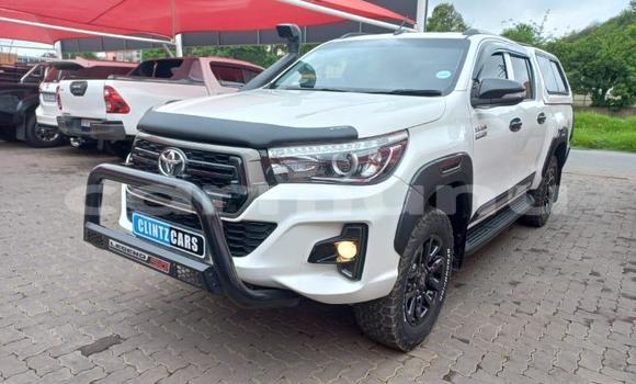 Acheter Occasion Voiture Toyota Hilux Blanc à Import - Dubai, Région de la Bouenza Acheter Occasion Voiture Toyota Hilux Blanc à Import - Dubai, Région de la Bouenza