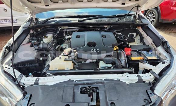 Acheter Occasion Voiture Toyota Hilux Blanc à Import - Dubai, Région de la Bouenza Acheter Occasion Voiture Toyota Hilux Blanc à Import - Dubai, Région de la Bouenza