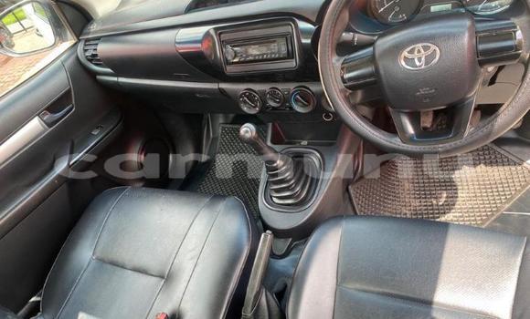 Acheter Occasion Voiture Toyota Hilux Blanc à Import - Dubai, Région de la Bouenza Acheter Occasion Voiture Toyota Hilux Blanc à Import - Dubai, Région de la Bouenza