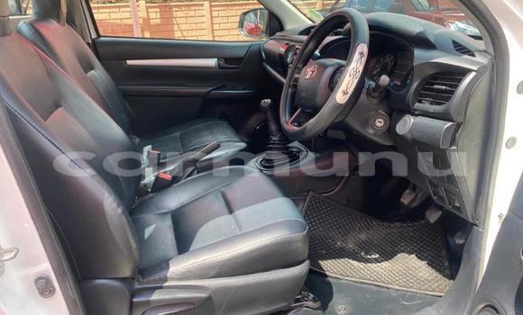 Acheter Occasion Voiture Toyota Hilux Blanc à Import - Dubai, Région de la Bouenza Acheter Occasion Voiture Toyota Hilux Blanc à Import - Dubai, Région de la Bouenza