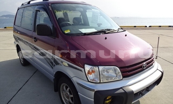Acheter Occasion Voiture Toyota Noah Rouge à Import - Dubai, Région de la Bouenza Acheter Occasion Voiture Toyota Noah Rouge à Import - Dubai, Région de la Bouenza