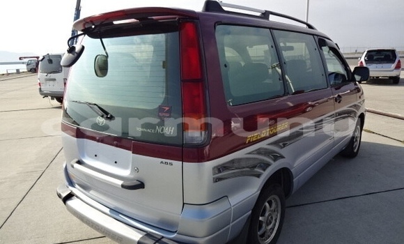 Acheter Occasion Voiture Toyota Noah Rouge à Import - Dubai, Région de la Bouenza Acheter Occasion Voiture Toyota Noah Rouge à Import - Dubai, Région de la Bouenza