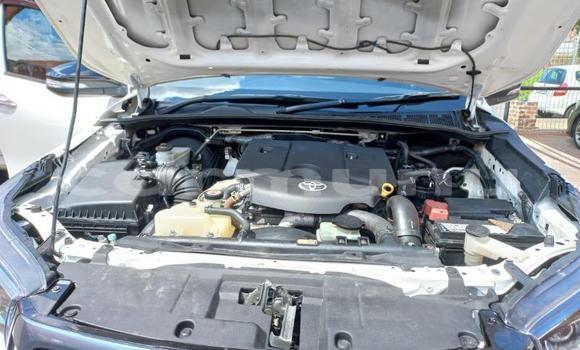 Acheter Occasion Voiture Toyota Hilux Blanc à Import - Dubai, Région de la Bouenza Acheter Occasion Voiture Toyota Hilux Blanc à Import - Dubai, Région de la Bouenza