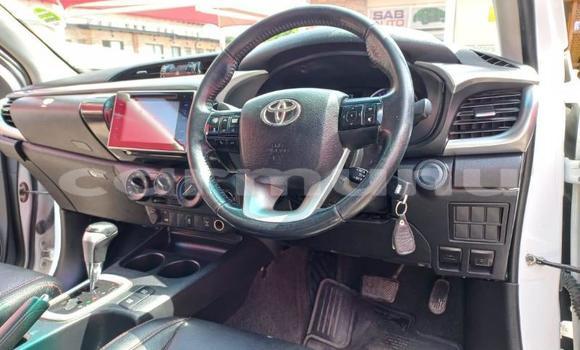 Acheter Occasion Voiture Toyota Hilux Blanc à Import - Dubai, Région de la Bouenza Acheter Occasion Voiture Toyota Hilux Blanc à Import - Dubai, Région de la Bouenza