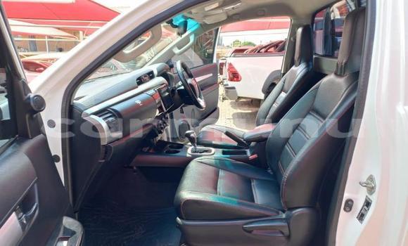 Acheter Occasion Voiture Toyota Hilux Blanc à Import - Dubai, Région de la Bouenza Acheter Occasion Voiture Toyota Hilux Blanc à Import - Dubai, Région de la Bouenza
