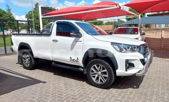 Acheter Occasion Voiture Toyota Hilux Blanc à Import - Dubai, Région de la Bouenza Acheter Occasion Voiture Toyota Hilux Blanc à Import - Dubai, Région de la Bouenza