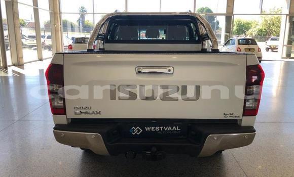 Acheter Occasion Voiture Isuzu KB Blanc à Import - Dubai, Région de la Bouenza Acheter Occasion Voiture Isuzu KB Blanc à Import - Dubai, Région de la Bouenza