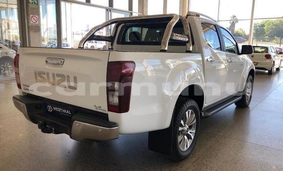 Acheter Occasion Voiture Isuzu KB Blanc à Import - Dubai, Région de la Bouenza Acheter Occasion Voiture Isuzu KB Blanc à Import - Dubai, Région de la Bouenza