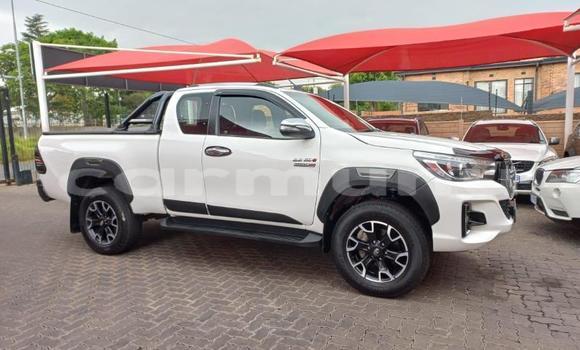Acheter Occasion Voiture Toyota Hilux Blanc à Import - Dubai, Région de la Bouenza Acheter Occasion Voiture Toyota Hilux Blanc à Import - Dubai, Région de la Bouenza