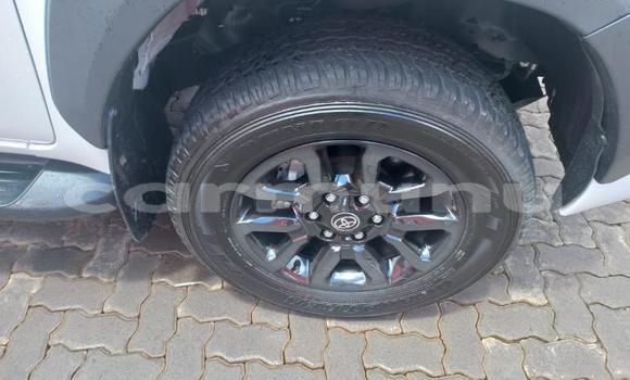 Acheter Occasion Voiture Toyota Hilux Blanc à Import - Dubai, Région de la Bouenza Acheter Occasion Voiture Toyota Hilux Blanc à Import - Dubai, Région de la Bouenza