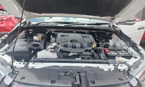 Acheter Occasion Voiture Toyota Hilux Blanc à Import - Dubai, Région de la Bouenza Acheter Occasion Voiture Toyota Hilux Blanc à Import - Dubai, Région de la Bouenza