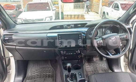 Acheter Occasion Voiture Toyota Hilux Blanc à Import - Dubai, Région de la Bouenza Acheter Occasion Voiture Toyota Hilux Blanc à Import - Dubai, Région de la Bouenza