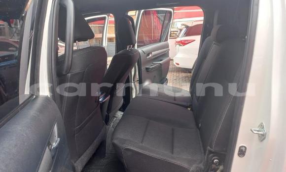 Acheter Occasion Voiture Toyota Hilux Blanc à Import - Dubai, Région de la Bouenza Acheter Occasion Voiture Toyota Hilux Blanc à Import - Dubai, Région de la Bouenza