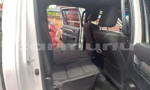 Acheter Occasion Voiture Toyota Hilux Blanc à Import - Dubai, Région de la Bouenza Acheter Occasion Voiture Toyota Hilux Blanc à Import - Dubai, Région de la Bouenza
