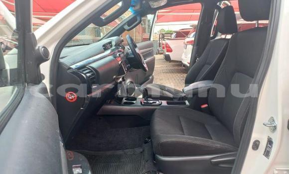 Acheter Occasion Voiture Toyota Hilux Blanc à Import - Dubai, Région de la Bouenza Acheter Occasion Voiture Toyota Hilux Blanc à Import - Dubai, Région de la Bouenza
