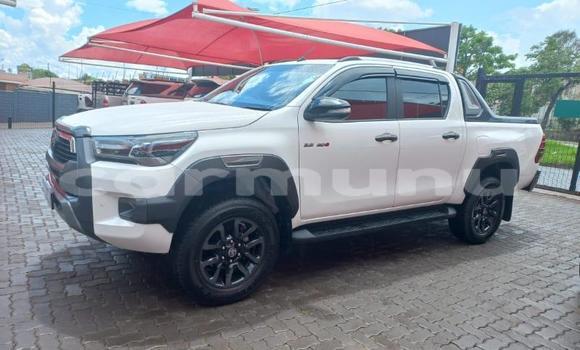 Acheter Occasion Voiture Toyota Hilux Blanc à Import - Dubai, Région de la Bouenza Acheter Occasion Voiture Toyota Hilux Blanc à Import - Dubai, Région de la Bouenza