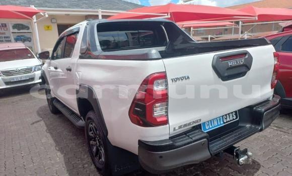 Acheter Occasion Voiture Toyota Hilux Blanc à Import - Dubai, Région de la Bouenza Acheter Occasion Voiture Toyota Hilux Blanc à Import - Dubai, Région de la Bouenza