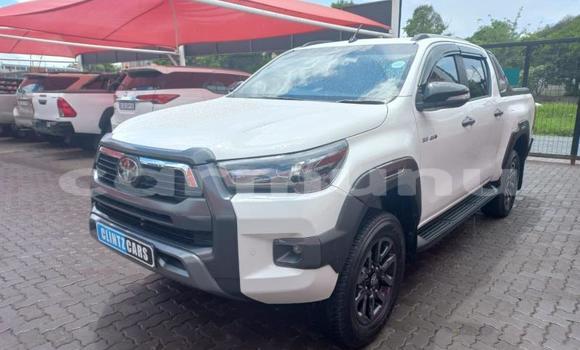 Acheter Occasion Voiture Toyota Hilux Blanc à Import - Dubai, Région de la Bouenza Acheter Occasion Voiture Toyota Hilux Blanc à Import - Dubai, Région de la Bouenza
