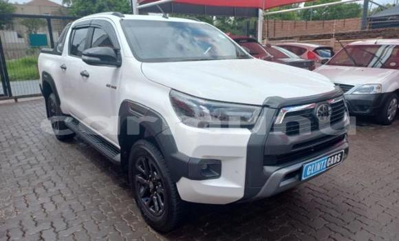 Acheter Occasion Voiture Toyota Hilux Blanc à Import - Dubai, Région de la Bouenza Acheter Occasion Voiture Toyota Hilux Blanc à Import - Dubai, Région de la Bouenza