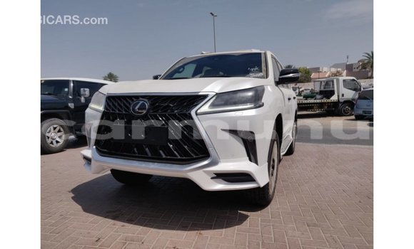 Acheter Import Voiture Lexus LX Blanc à Import - Dubai, Région de la Bouenza Acheter Import Voiture Lexus LX Blanc à Import - Dubai, Région de la Bouenza