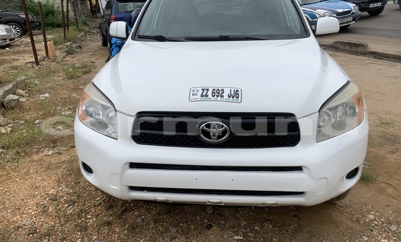 Acheter Occasion Voiture Toyota RAV4 Blanc à Pointe–Noire, Région du Kouilou Acheter Occasion Voiture Toyota RAV4 Blanc à Pointe–Noire, Région du Kouilou