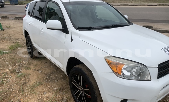 Acheter Occasion Voiture Toyota RAV4 Blanc à Pointe–Noire, Région du Kouilou Acheter Occasion Voiture Toyota RAV4 Blanc à Pointe–Noire, Région du Kouilou