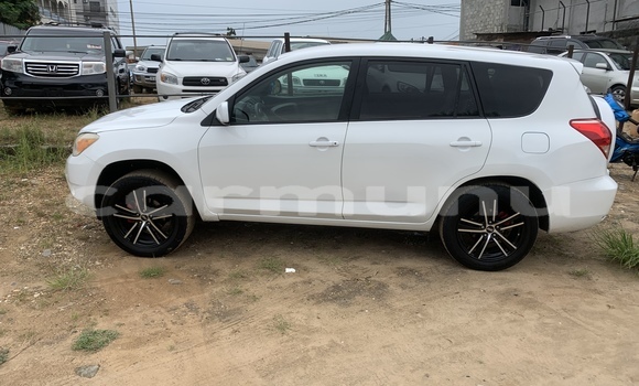 Acheter Occasion Voiture Toyota RAV4 Blanc à Pointe–Noire, Région du Kouilou Acheter Occasion Voiture Toyota RAV4 Blanc à Pointe–Noire, Région du Kouilou